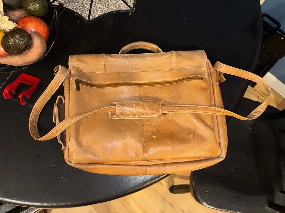 VTG Colombian Bag Company Soft Leather Laptop Messenger Shoulder Bag